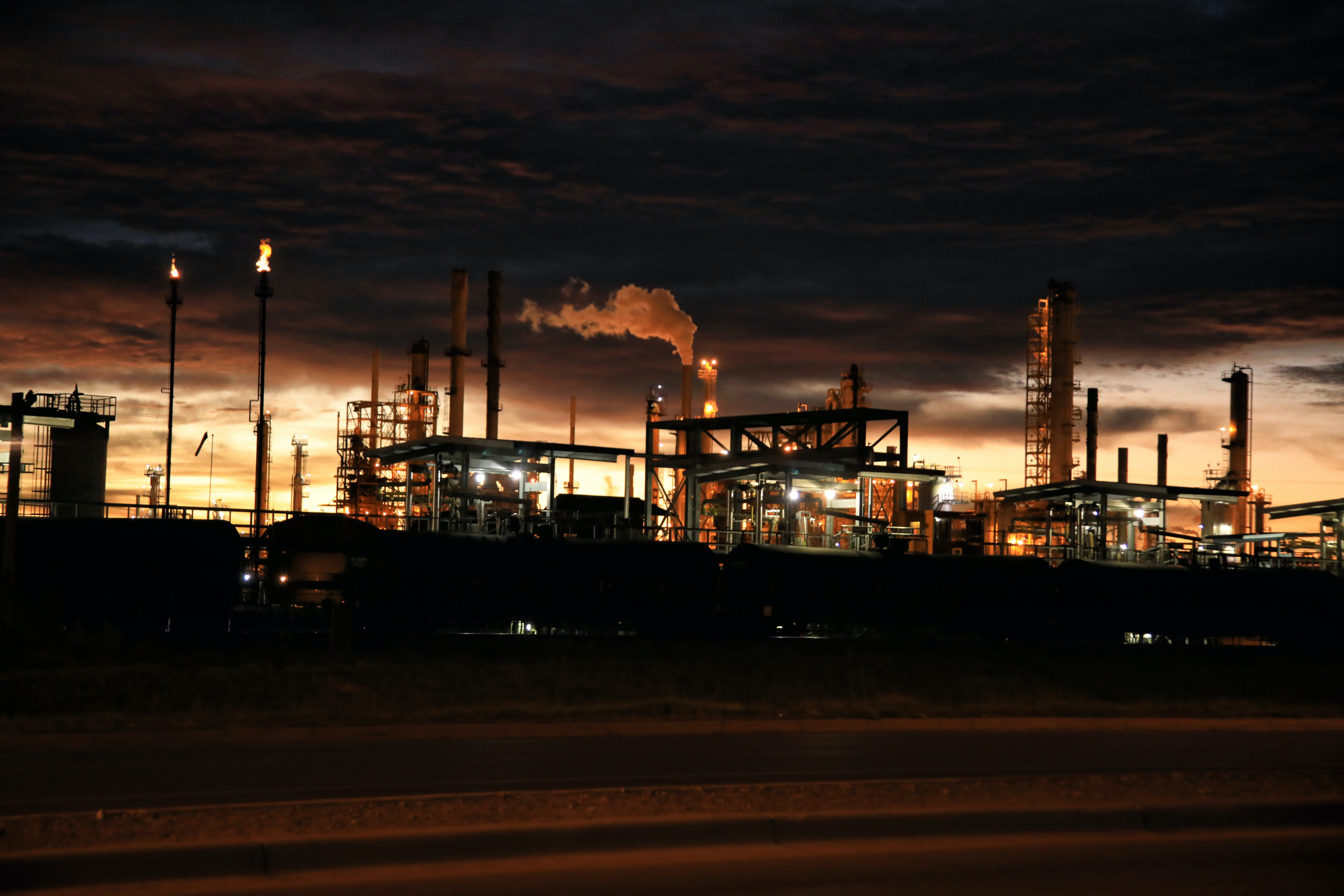Brent Petrol ABD Verileri Öncesi Sakinliğini Koruyor