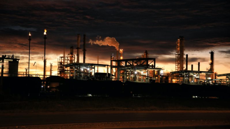 IEA: Brent Petrol Talebi Artmaya Devam Edecek