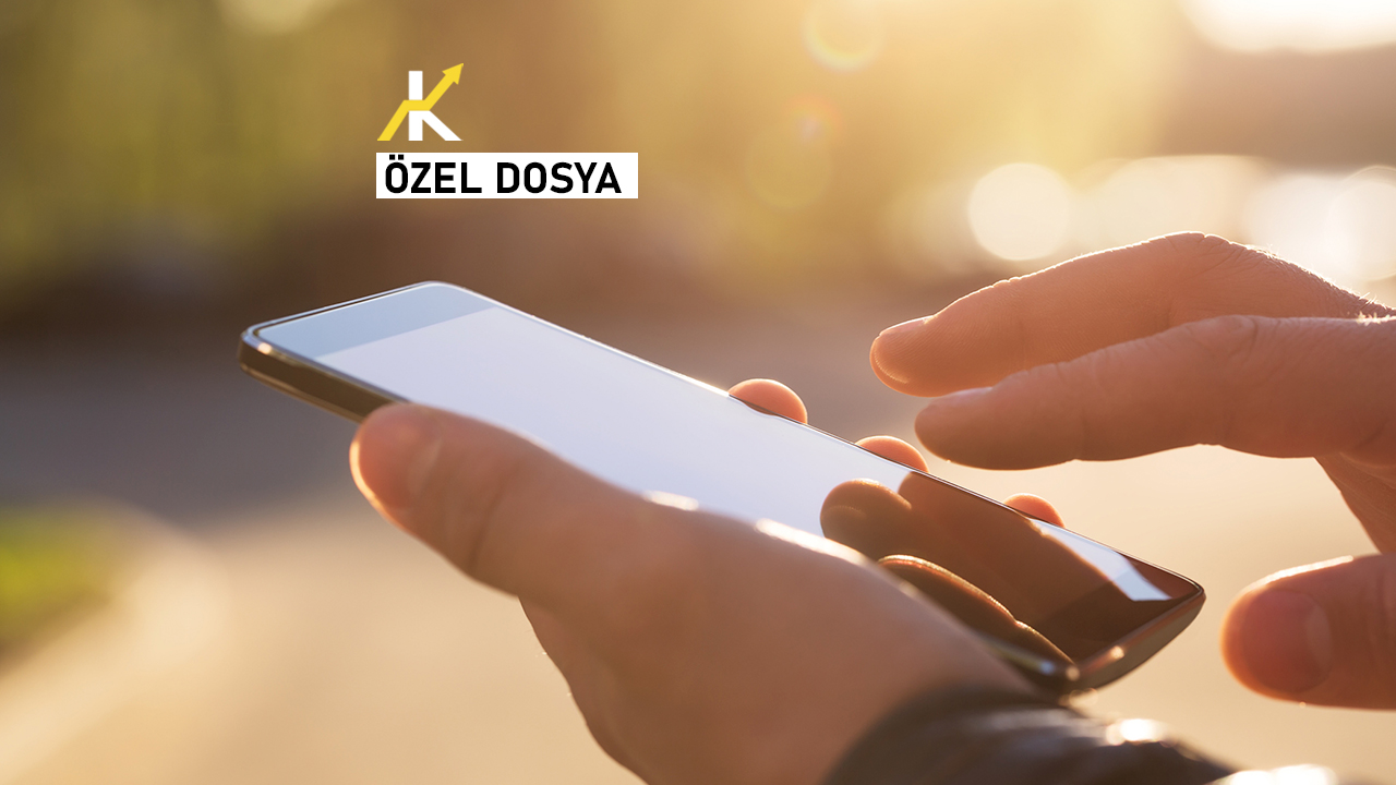 Kılıfsız telefon nasıl ‘gizli zenginlik’ göstergesi oldu? 